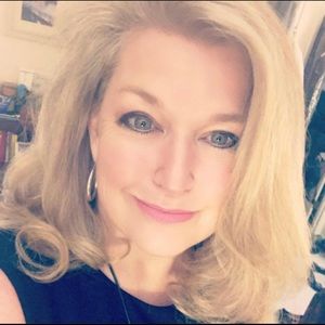 Meet your Posher, Leslie